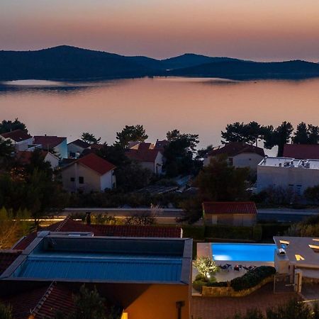 Villa Tela With Pool Жаборич Экстерьер фото