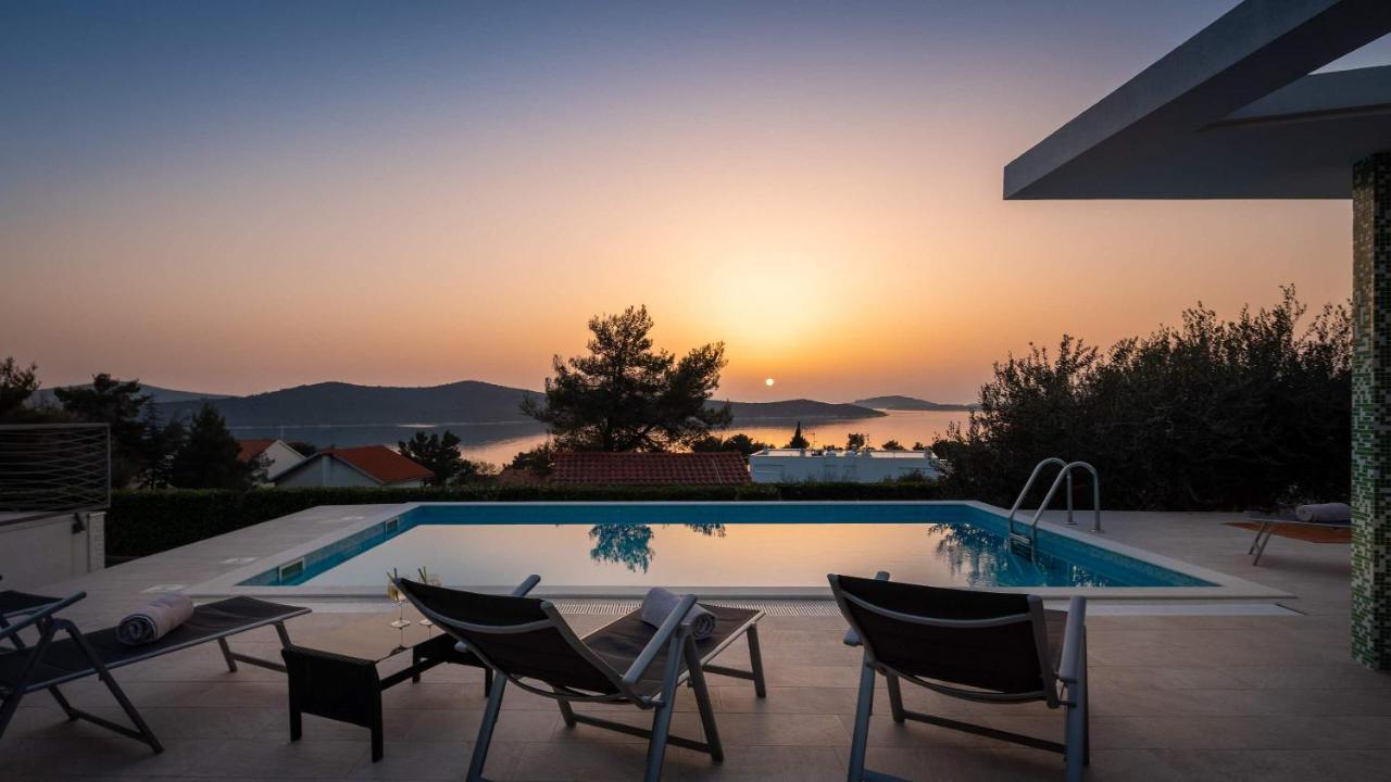 Villa Tela With Pool Жаборич Экстерьер фото