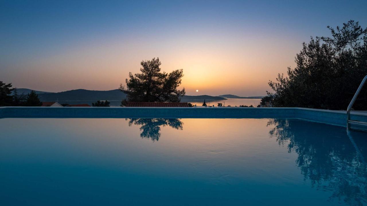 Villa Tela With Pool Жаборич Экстерьер фото